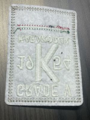 Τυποποιημένο ράψιμο σε ετικέτες για ρούχα