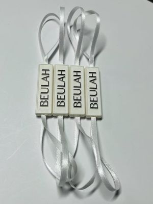 Ετικέτα με ανάγλυφο λογότυπο Snap Lock Pin Loop Plastic Fastener Hang Tag With String