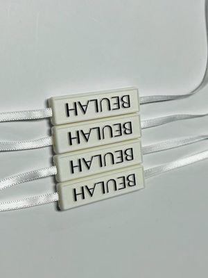 Ετικέτα με ανάγλυφο λογότυπο Snap Lock Pin Loop Plastic Fastener Hang Tag With String