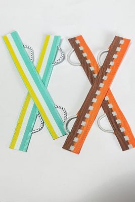 Προσαρμοσμένες υφαντές ετικέτες ρούχων, κοπής με υπερήχους, με δίπλωση στο άκρο, λεπτομέρειες συσκευασίας: 500-1000 τεμάχια/σακούλα ή ανά κουτί